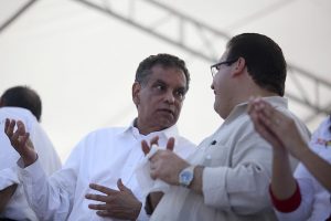 VERACRUZ, VERACRUZ., 10FEBRERO2013.- El ex gobernador priísta de Veracruz, Fidel Herrera Beltrán, reapareció en público durante el Carnaval Veracruz 2013, luego de permanecer fuera de los reflectores políticos los últimos dos años. El priísta estuvo acompañado del gobernador Javier Duarte de Ochoa en un palco privado. FOTO: FÉLIX MÁRQUEZ /CUARTOSCURO.COM